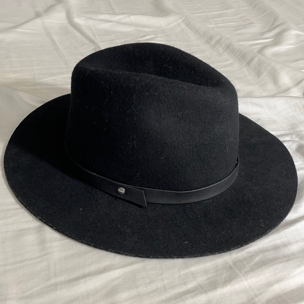 Black Felt Hat. Perfect for Fall
